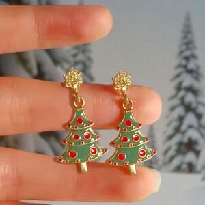 Elegant ChristmasTree Earrings in Green and Gold